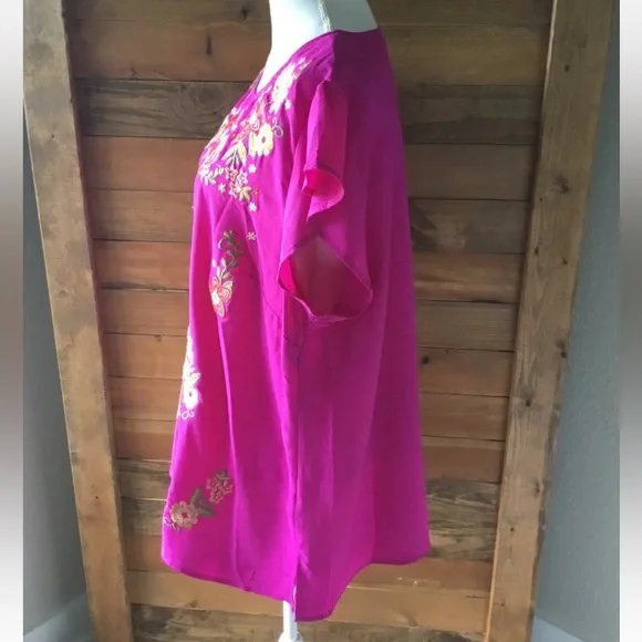 Savanna Jane Pink  Embroidered Floral Tunic Size 1X - Picture 2 of 7